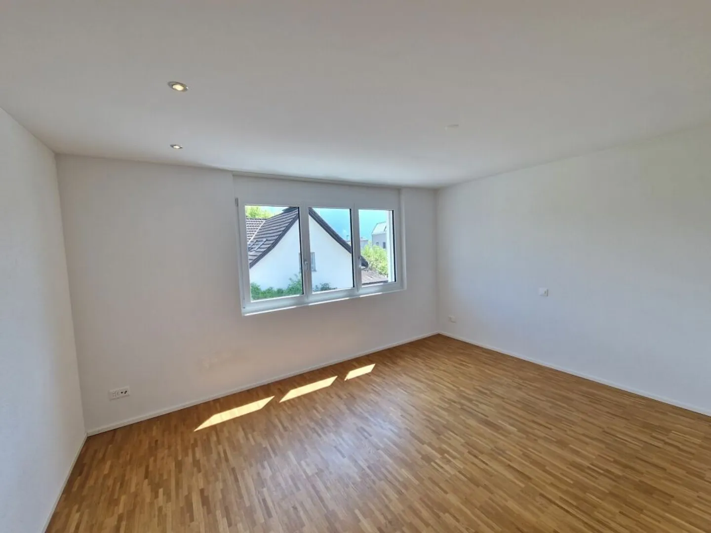 Moderne Wohnung mit sonniger Terrasse - Foto 3 von 11