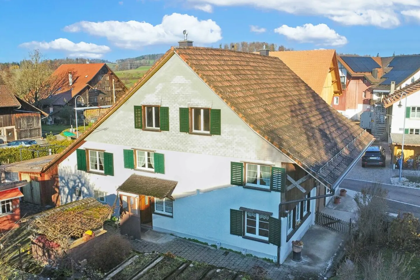 Two-family country house with development potential - Photo 3 of 12