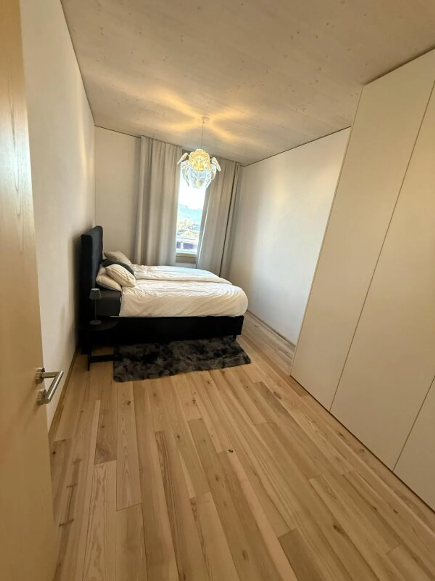 Modern and spacious 3.5-room penthouse apartment in a central residential location - Photo 9 of 13