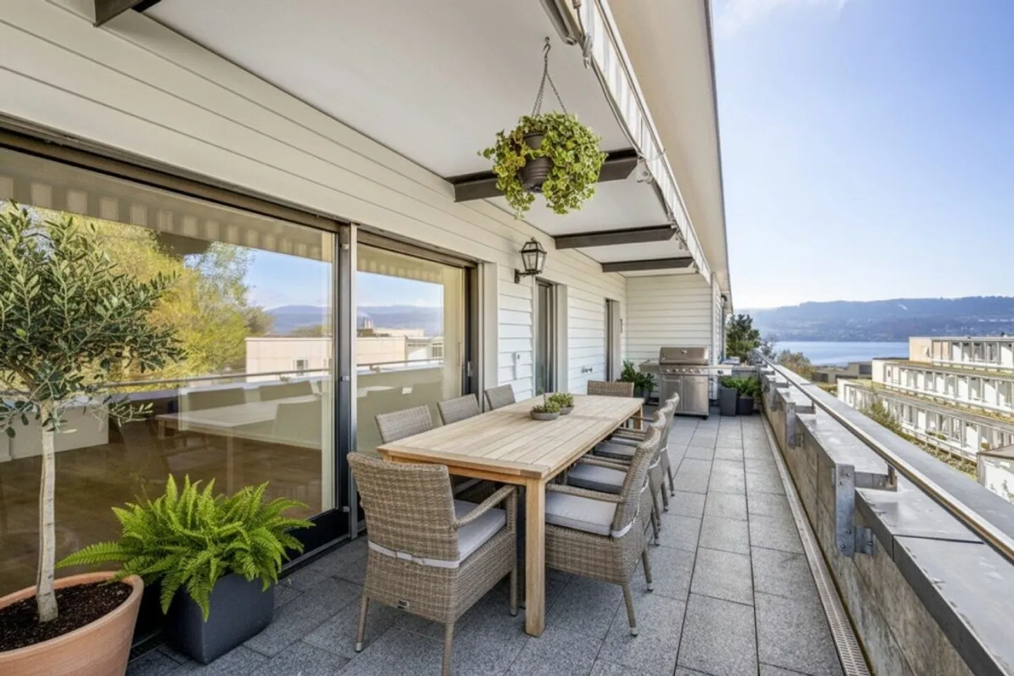 PREMIÈRE UTILISATION APRÈS RÉNOVATION COMPLÈTE DANS UN EMPLACEMENT CENTRAL À MEILEN - APPARTEMENT EN ATTIQUE PROCHE DU LAC DE ZURICH - Photo 8 sur 8