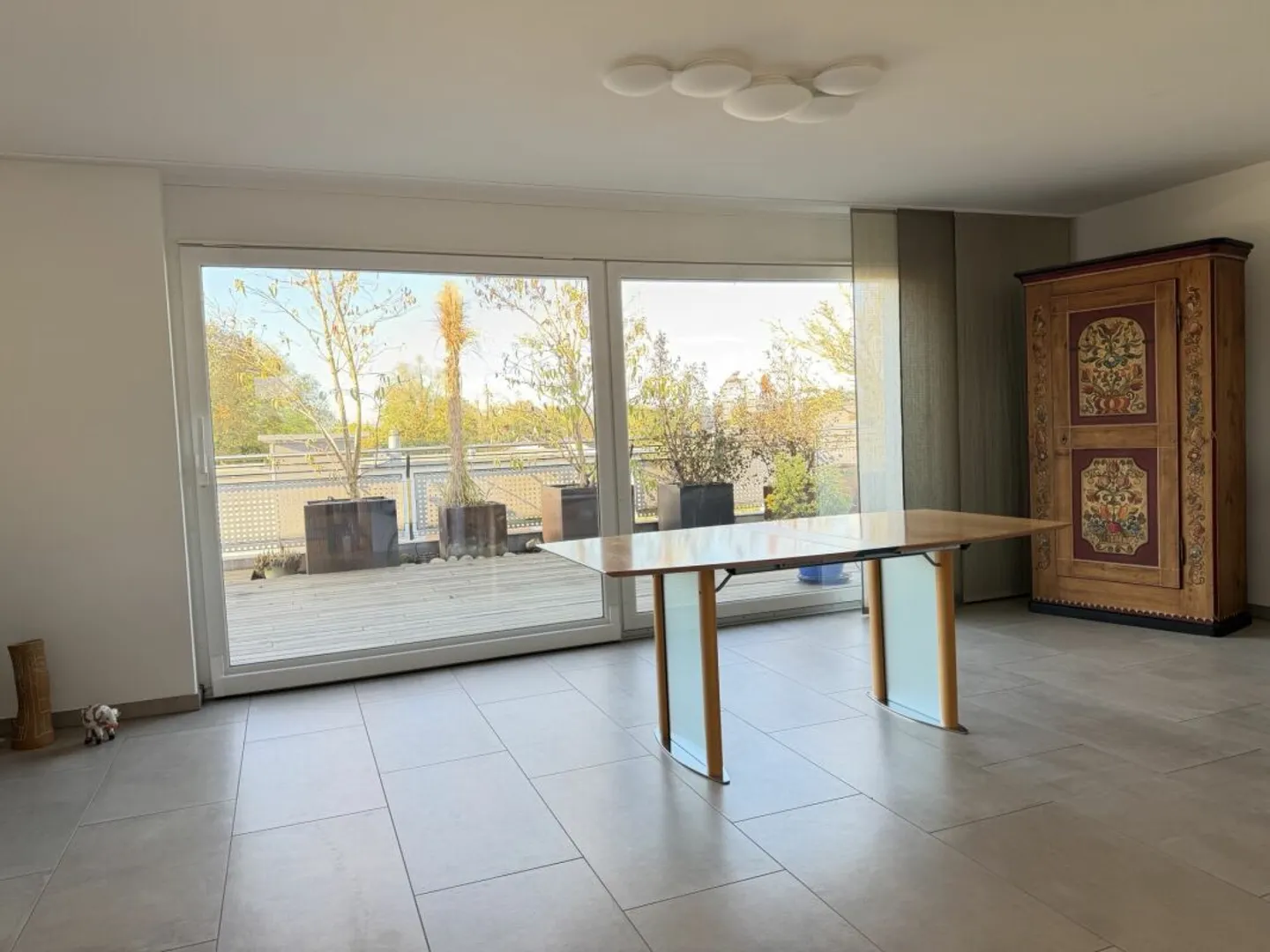 5.5-room penthouse apartment in the center yet in a quiet location with plenty of privacy 126 m2 net living area, more than 100 m2 terrace - Photo 3 of 12