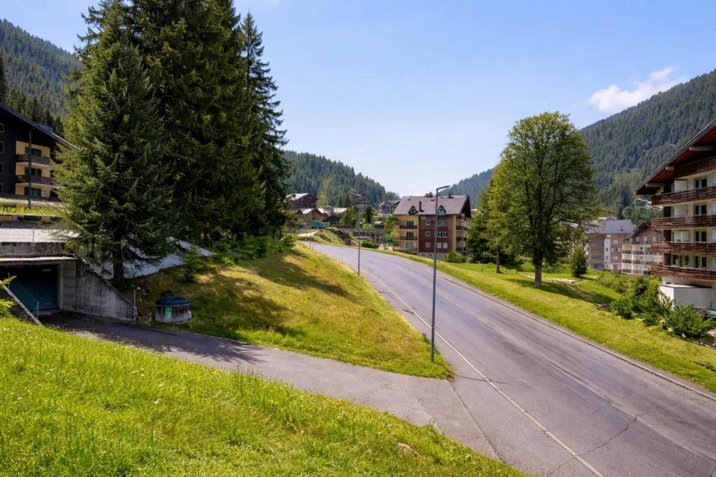 16-room inn with bar for rent in Morgins - Photo 2 of 13