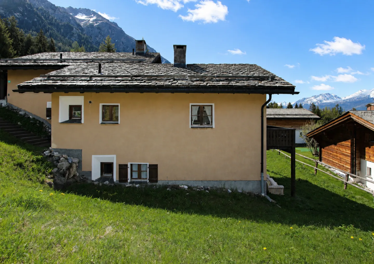Half House in a Privileged Location - Photo 9 of 11