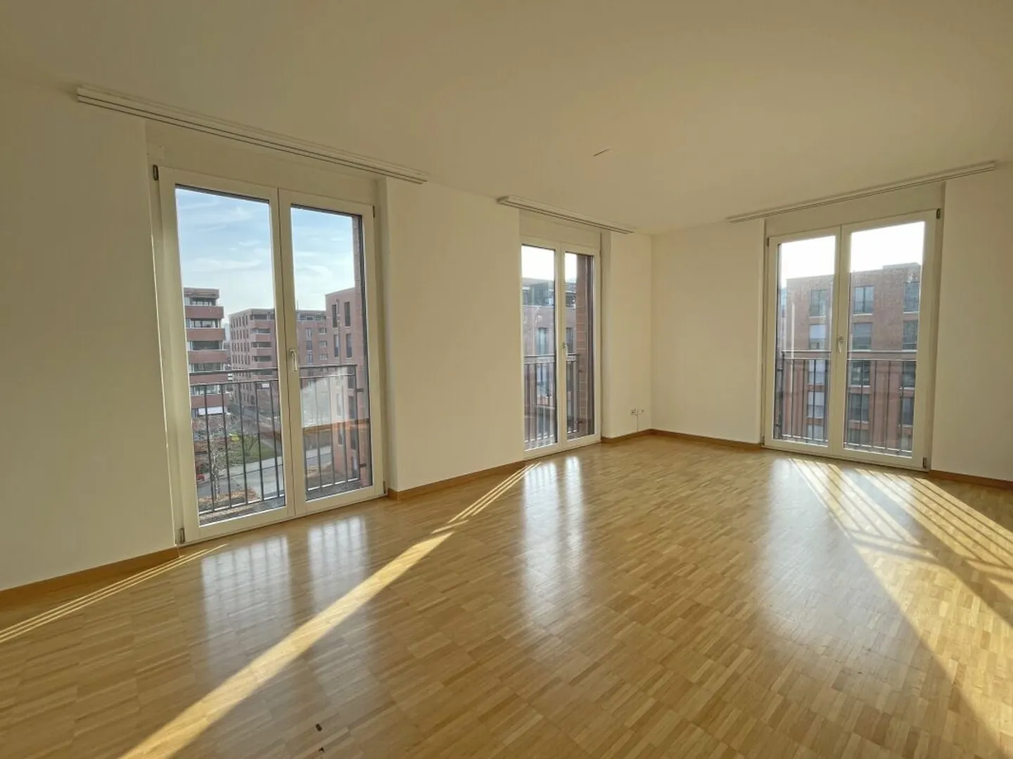 Vie spacieuse dans un emplacement ensoleillé en ville - Photo 7 sur 13