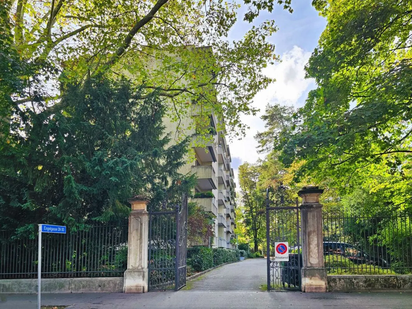 Grosszügige Stadtwohnung im beliebten Gellert-Quartier mit 3 Balkonen, separatem Gästezimmer und 2 Autoeinstellplätzen - Foto 1 von 13
