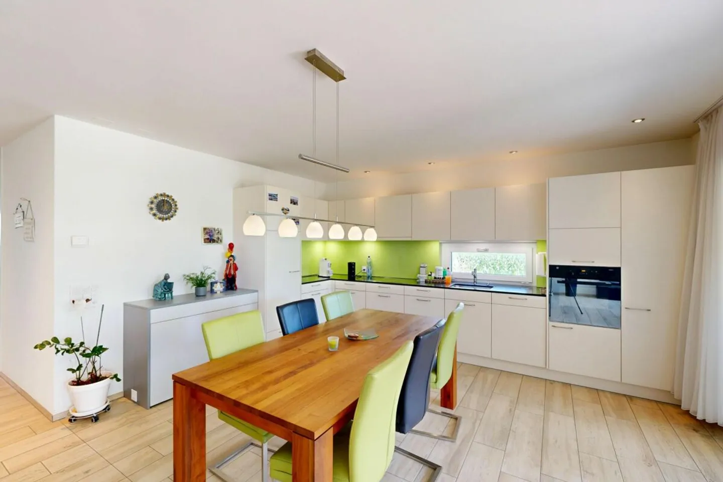 3.5-Room Garden Apartment with Exclusive 245 m² Garden and Covered Terrace - Photo 3 of 13