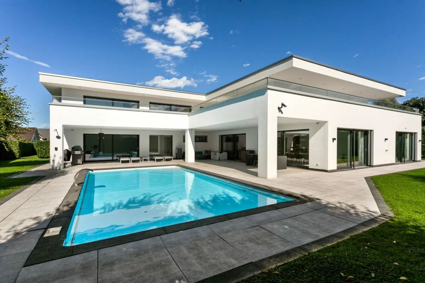 Villa de Luxe Moderne avec Grande Garage Souterrain - Photo 1 sur 13