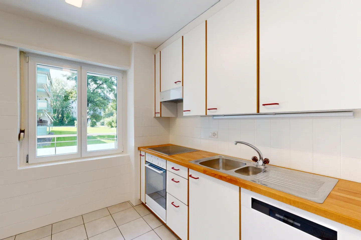 Appartement confortable avec balcon et équipements pratiques - Photo 4 sur 12