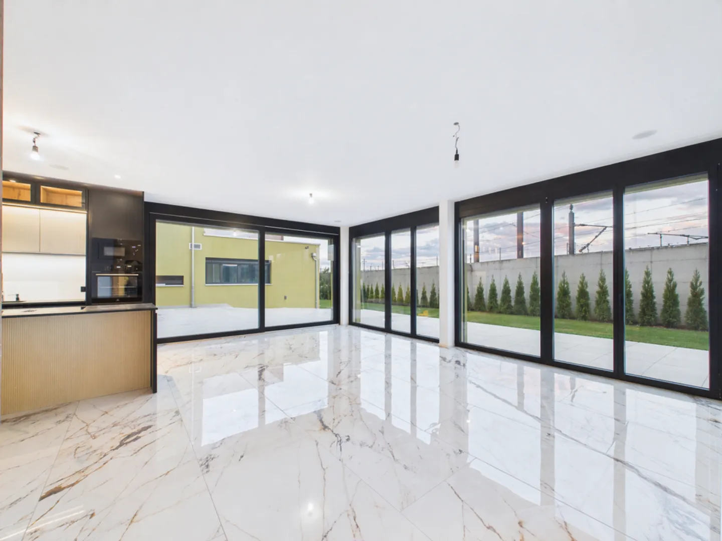 Modern Terrace Apartment in Umiken - Photo 2 of 12