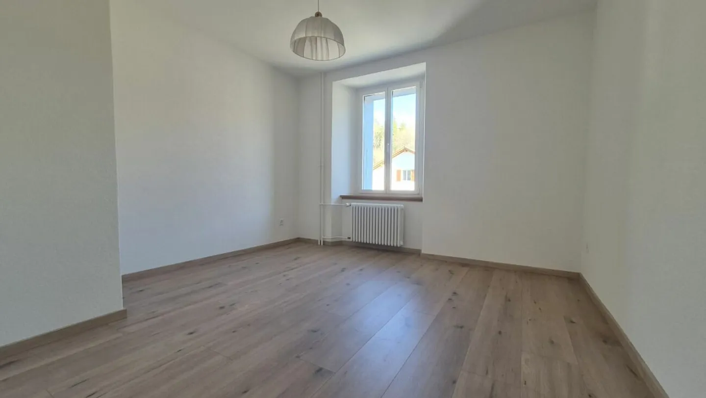 Appartement rénové avec terrasse - Photo 6 sur 13