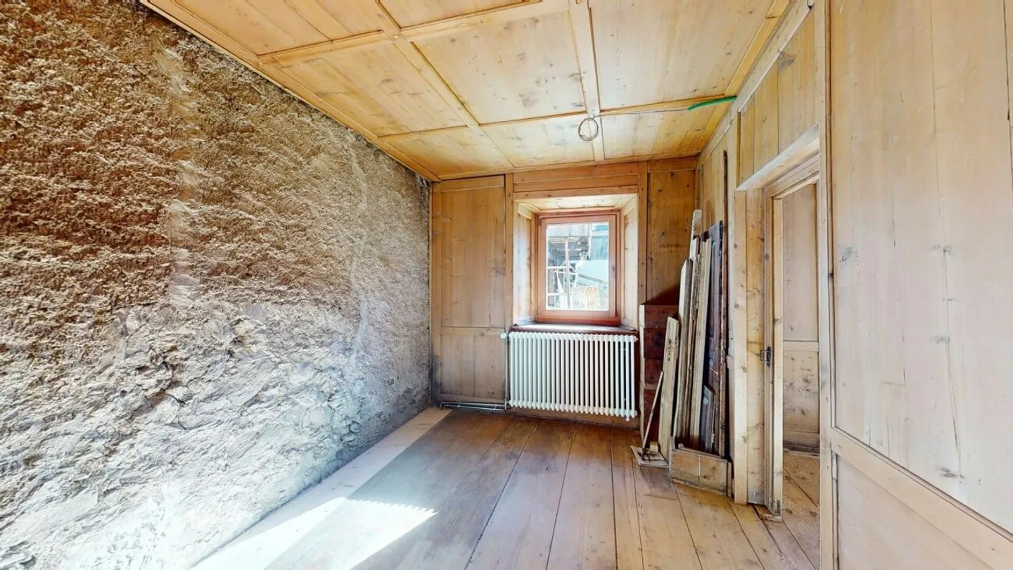 Casa multifamiliare storica con grande fienile a Tinizong - Foto 9 di 13