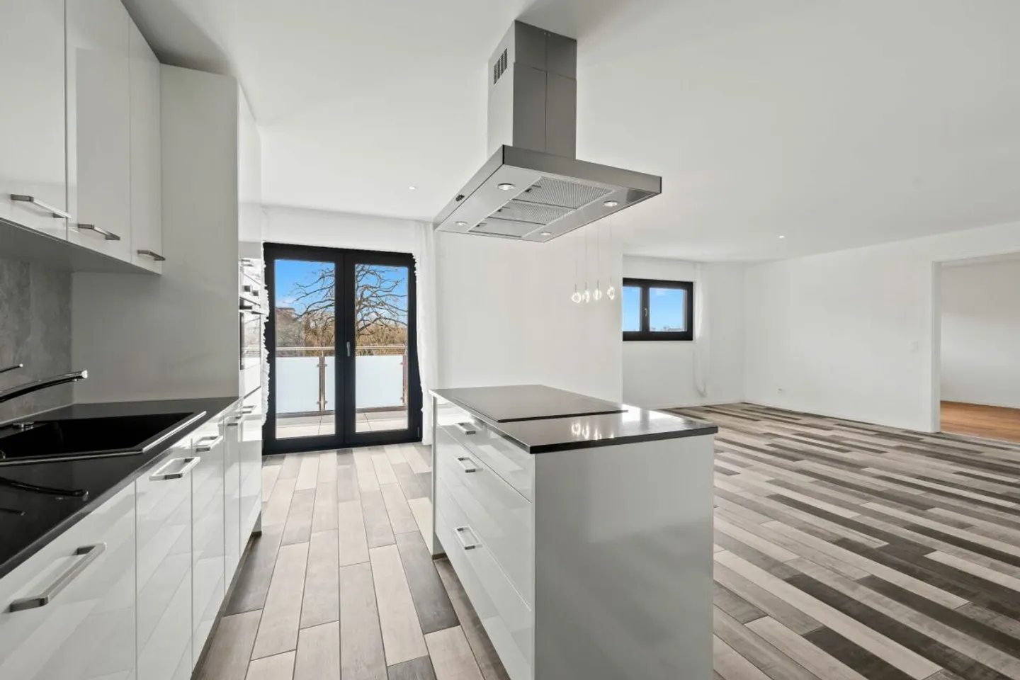 Sunny 3.5-room apartment in a central location - Photo 2 of 13