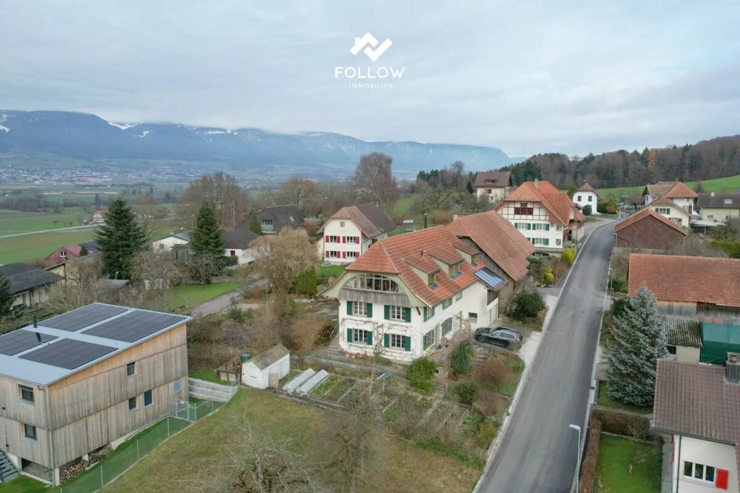 Grosszügiges Dreifamilienhaus mit Weitsicht - Foto 7 von 13