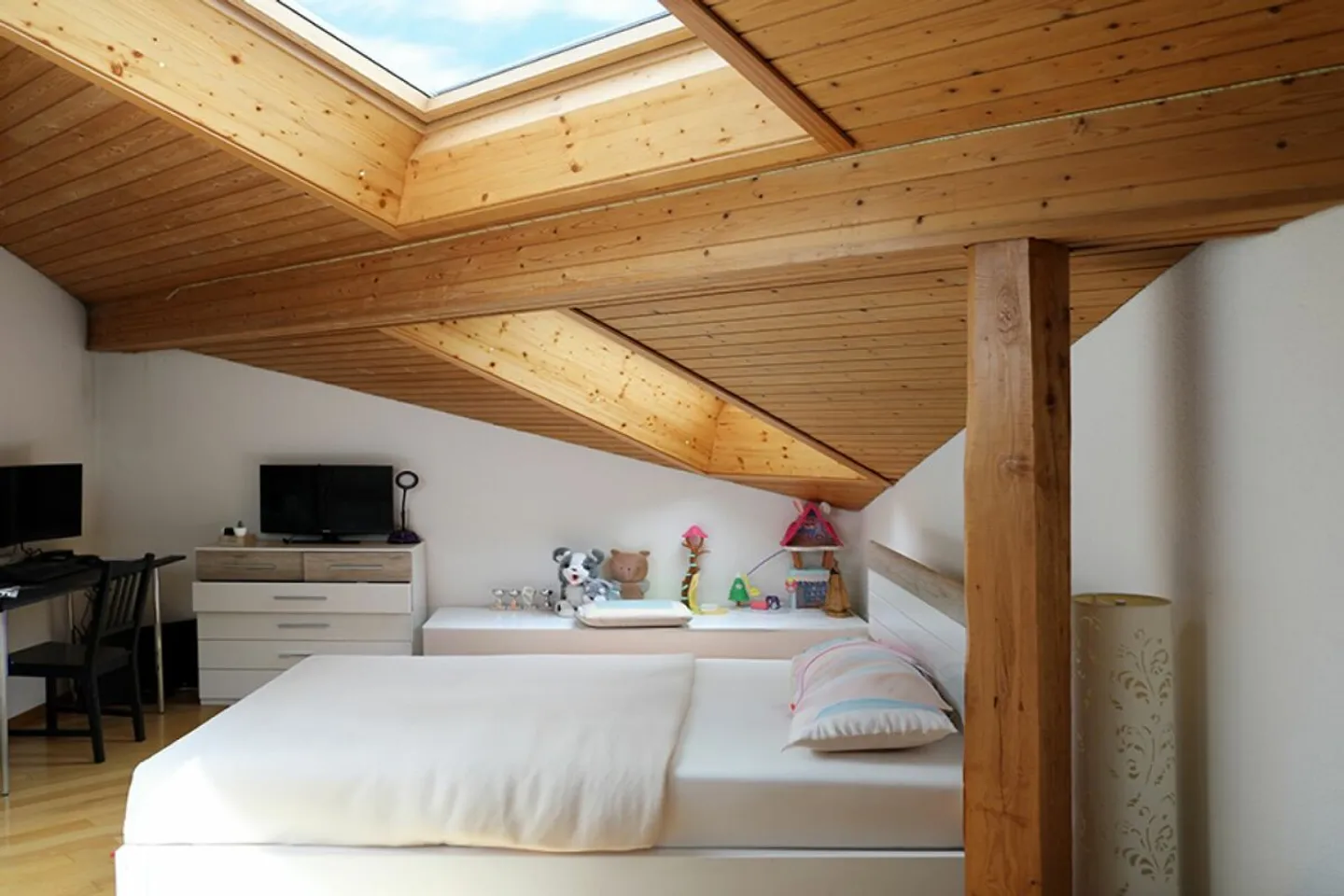 Appartement en duplex de 5,5 pièces sous les toits - Photo 7 sur 13