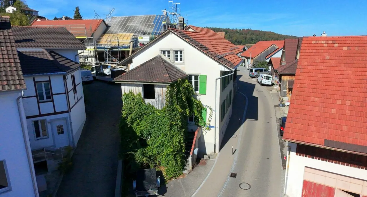 Une maison avec une histoire ! Ferme avec grange, charme et énorme potentiel - Photo 1 sur 13