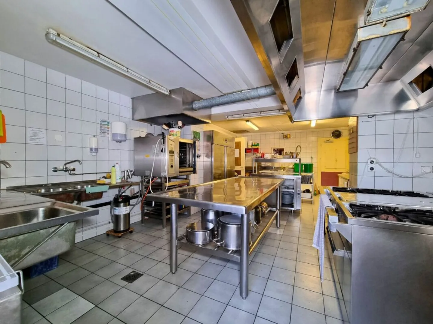 Belle bâtisse comprenant un restaurant réputé et un appartement de 9 pièces en pleine nature - Foto 7 von 13