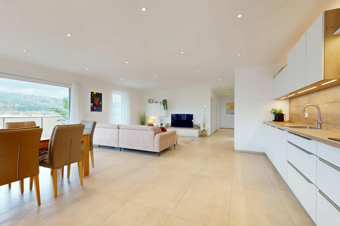 Beautiful, nearly new apartment in a quiet location - Photo 4 of 13