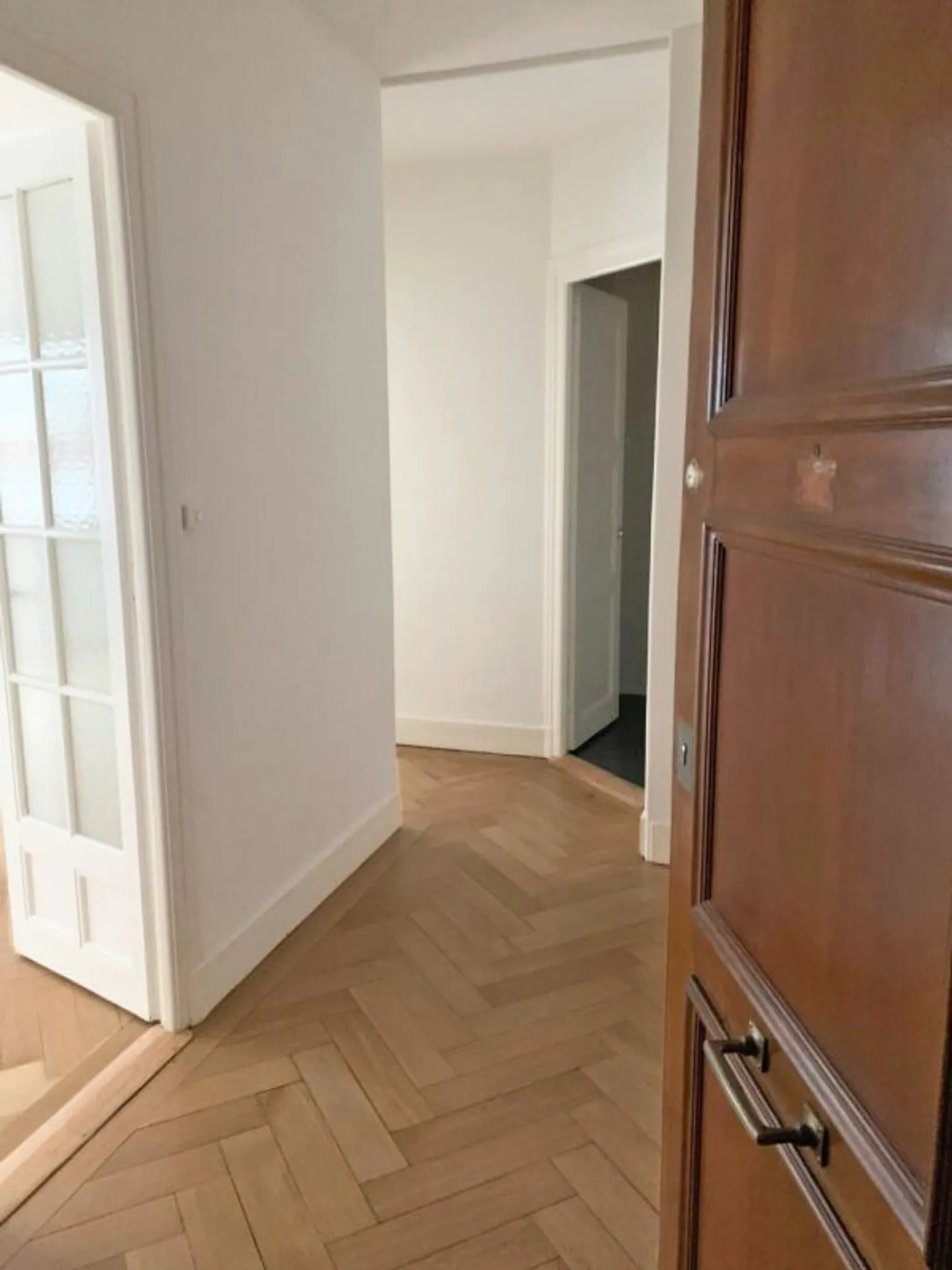 Appartamento con balcone al 2° piano - Foto 3 di 13