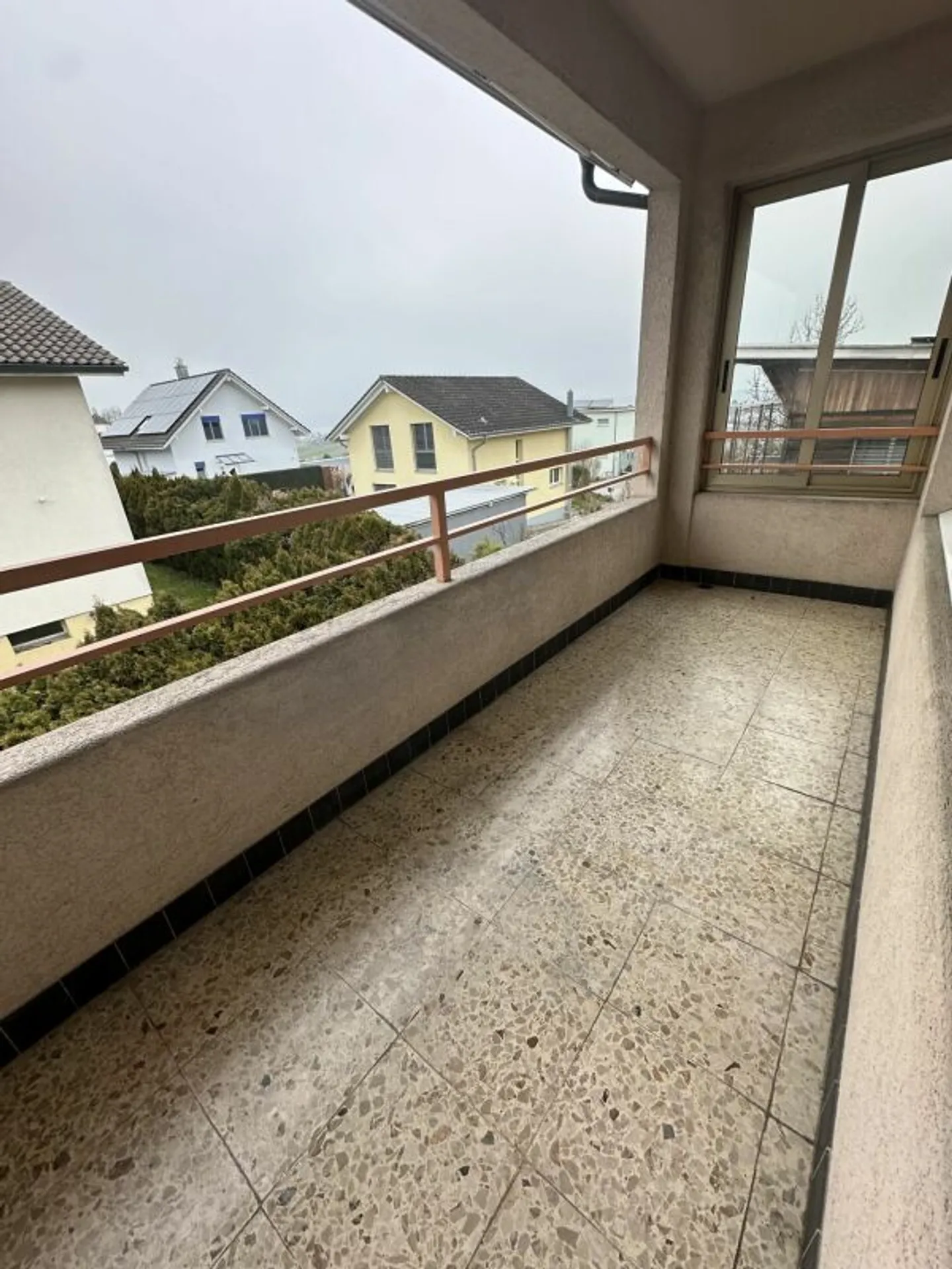 In affitto un bel appartamento di 4,5 locali con balcone, in un quartiere tranquillo - Foto 4 di 7