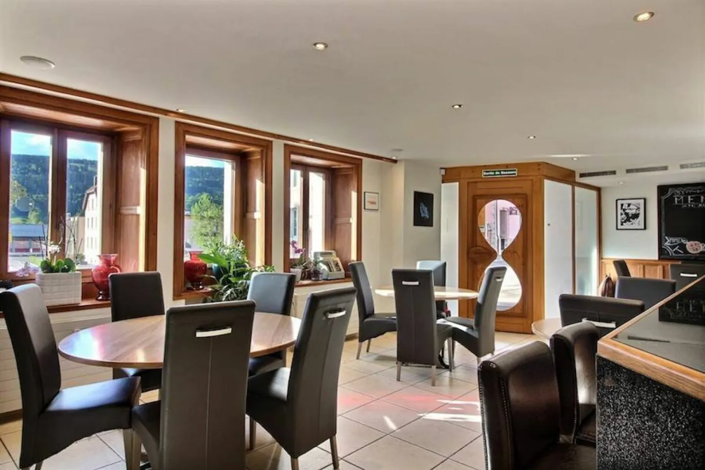 Restaurant 380 m2 in Le Sentier - Photo 8 of 13