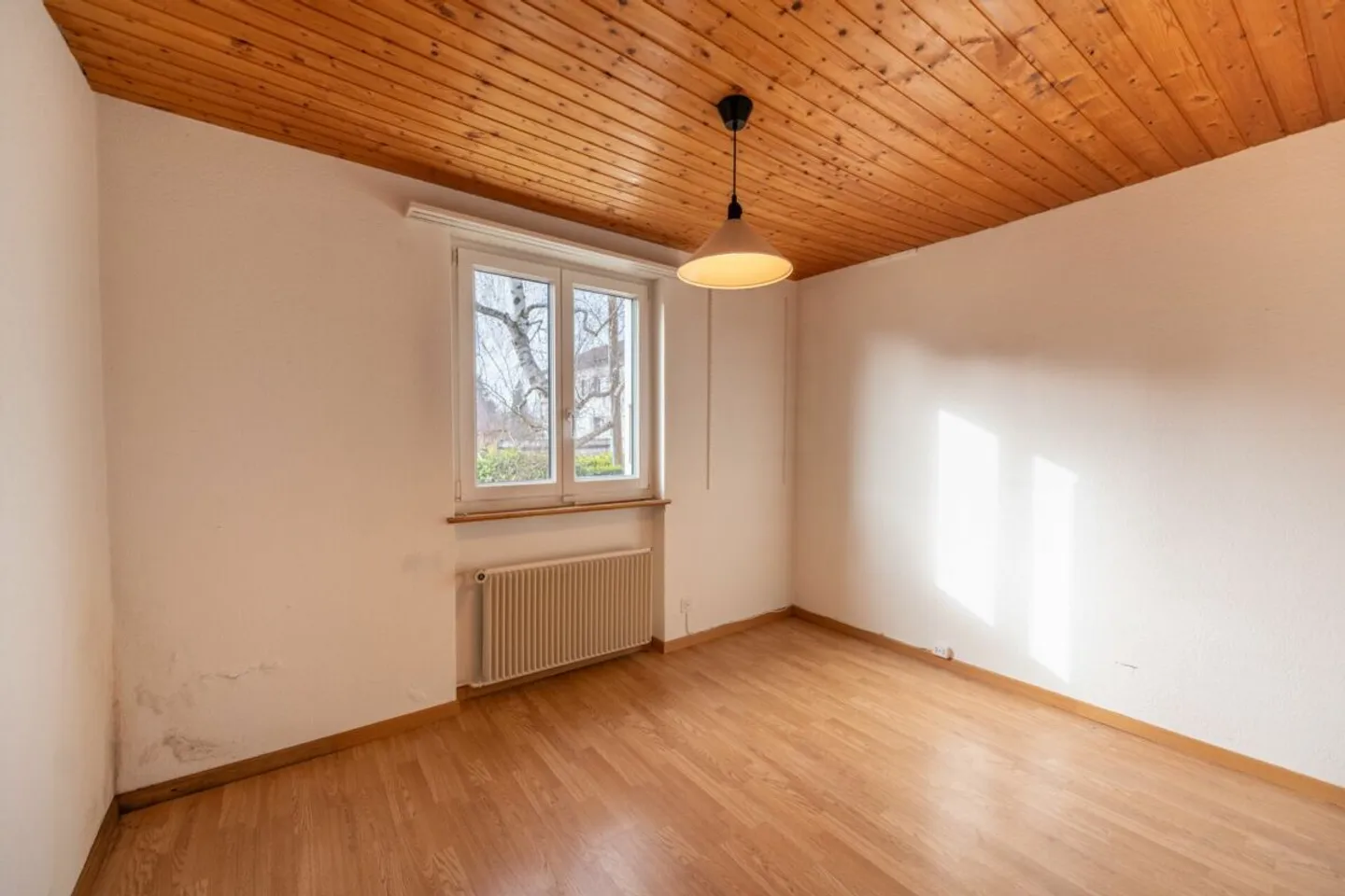 Maison individuelle avec jardin et possibilités d'aménagement - Photo 7 sur 13