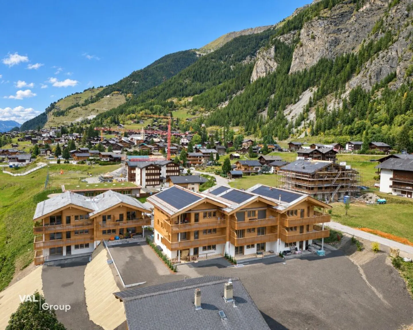 Facing the Dent Blanche, a bright 4.5-room apartment extended by a pleasant outdoor space - Photo 3 of 11