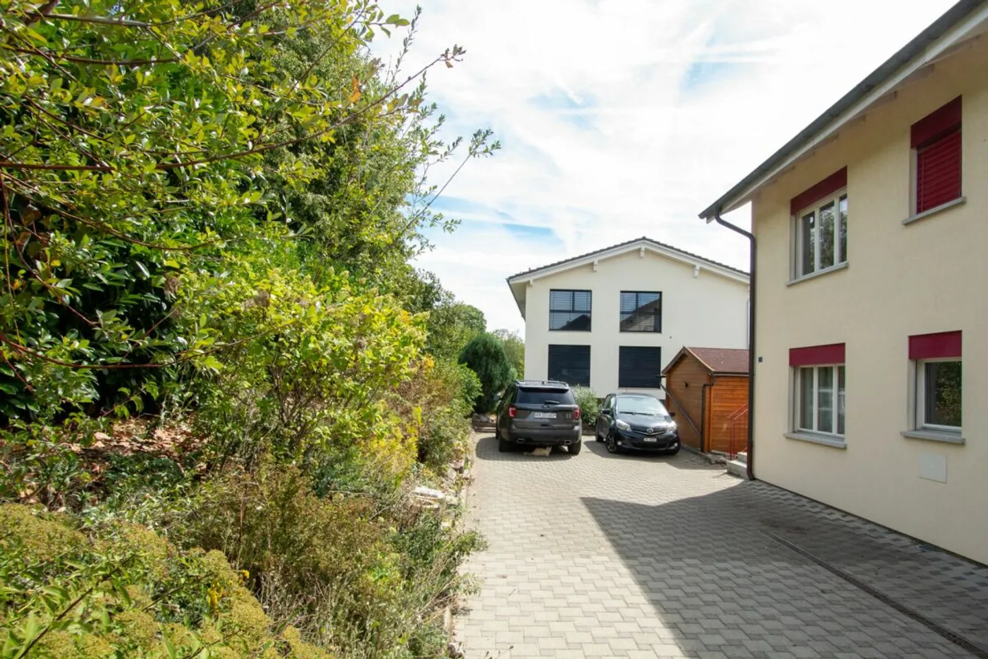 Deux appartements, une maison pleine de possibilités - Photo 5 sur 13