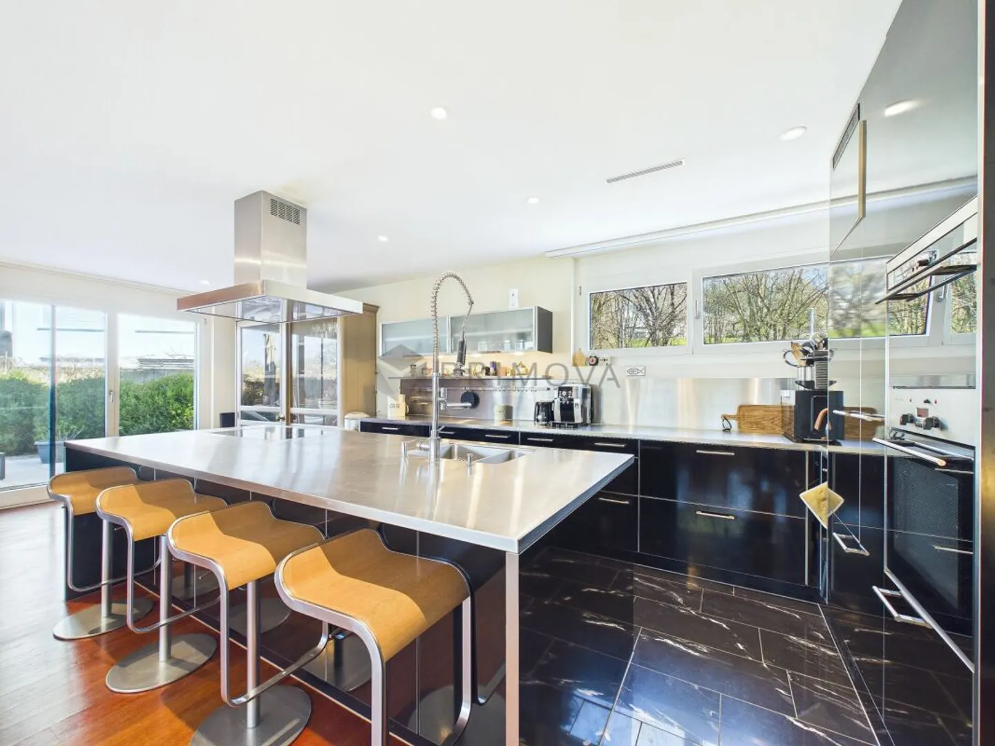 À Zollikon, une commune fiscalement avantageuse, un appartement de 5,5 pièces avec jardin cherche son nouveau propriétaire - Photo 4 sur 13