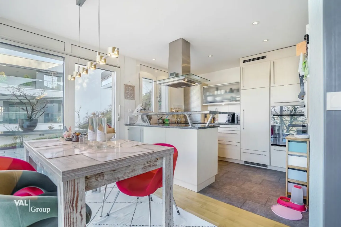 Casa bifamiliare con valore aggiunto: vivere, vivere e affittare sotto lo stesso tetto - Foto 3 di 13