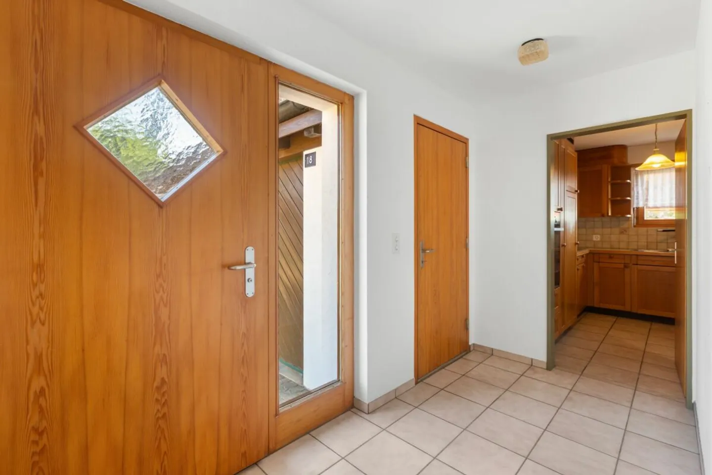 Geräumiges Einfamilienhaus in der Schweiz - Foto 6 von 13
