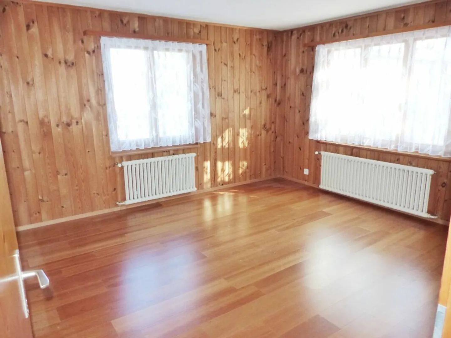 LARGE SINGLE-FAMILY HOUSE WITH POTENTIAL - Photo 5 of 13