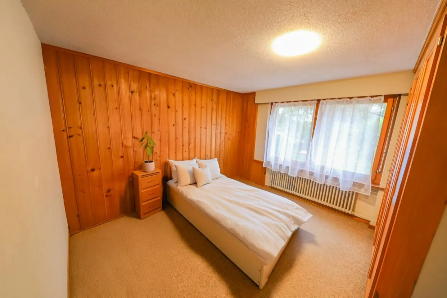 Chalet rustico con due unità abitative e garage in un ambiente idilliaco - Foto 9 di 12