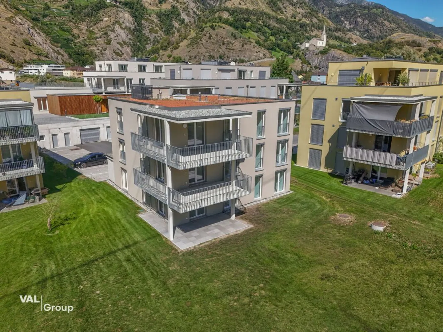 Propriété de rendement avec substance et avenir - Maison F, Développement «Bietschi», Raron - Photo 1 sur 11