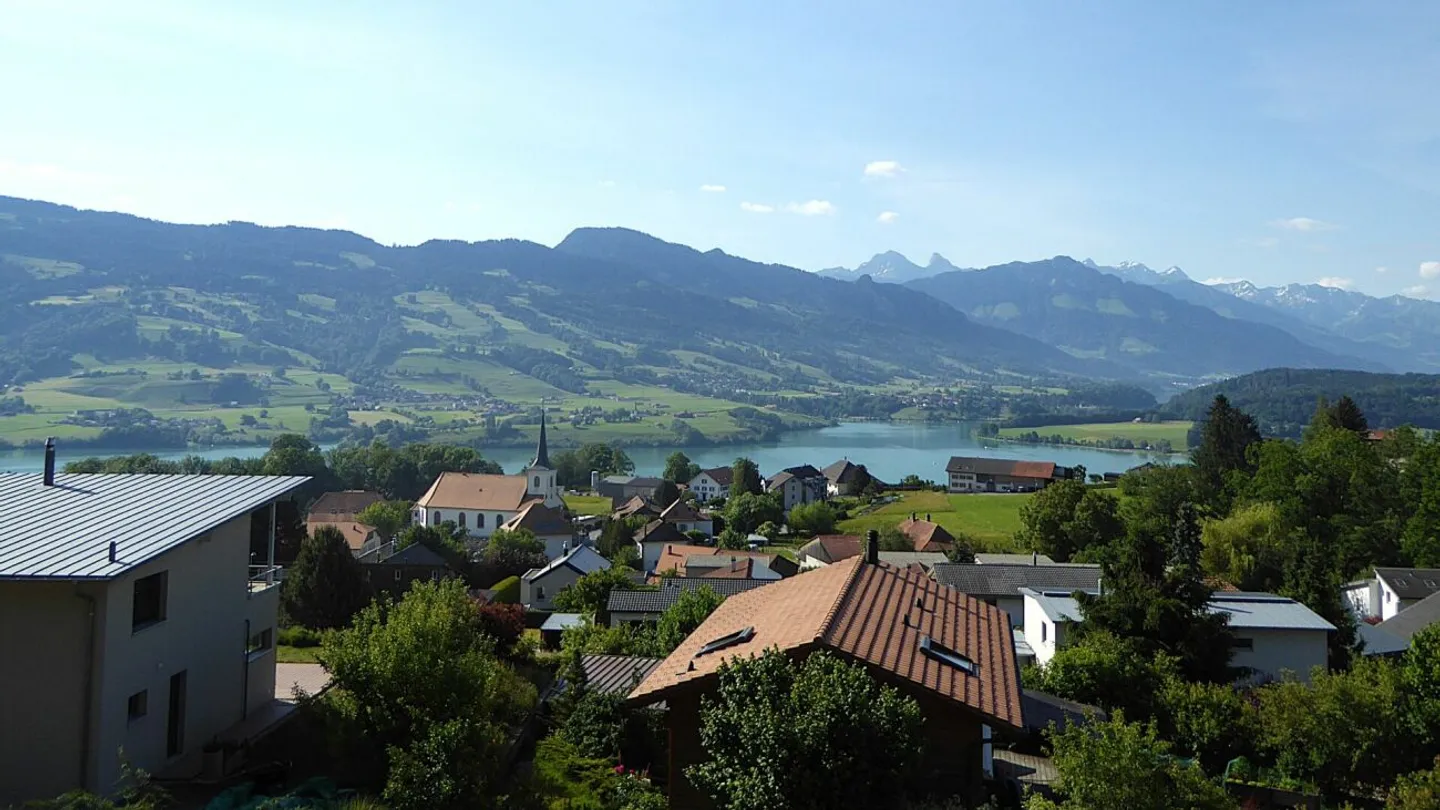 HOCHWERTIG MIT ATEMBERAUBENDER AUSSICHT - Foto 1 von 13