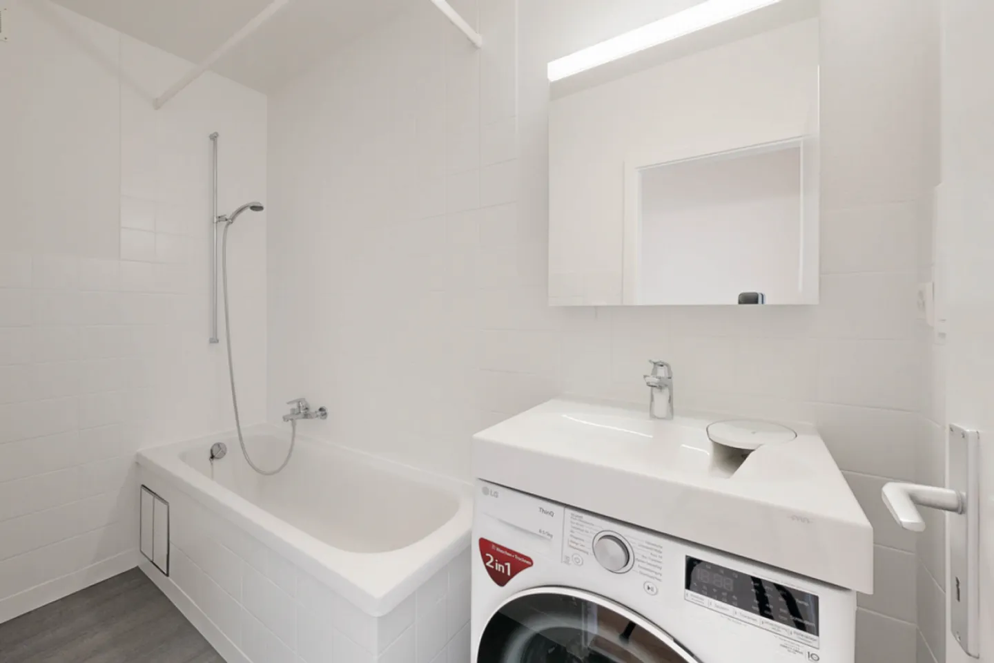 Appartamento luminoso con lavatrice - Foto 6 di 12