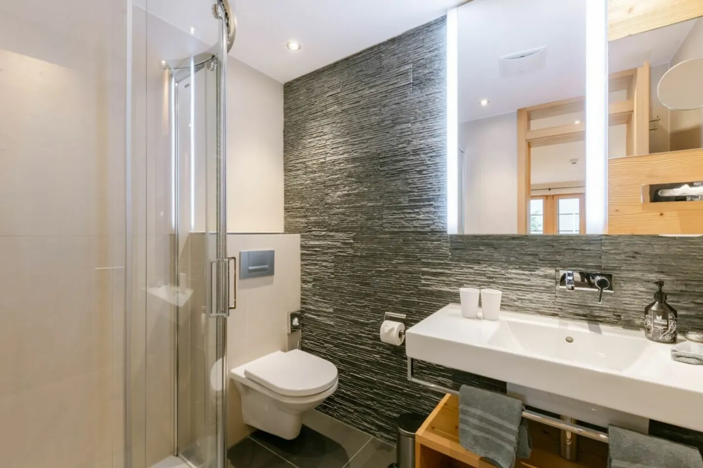Attractive 3.5-Room Apartment in Hotel Aspen - Photo 12 of 13
