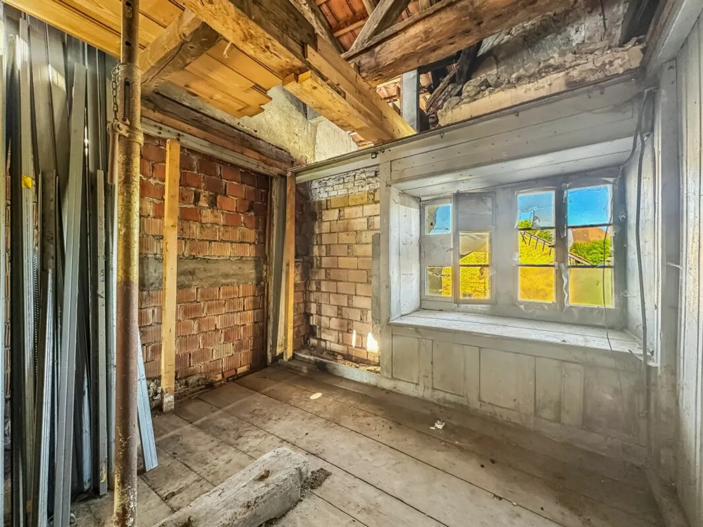 MAISON FRIBOURGEOISE A TRANSFORMER EN 2 APPARTEMENTS AVEC PERMIS DE CONSTRUIRE POUR AGRANDISSEMENT - Photo 8 sur 12