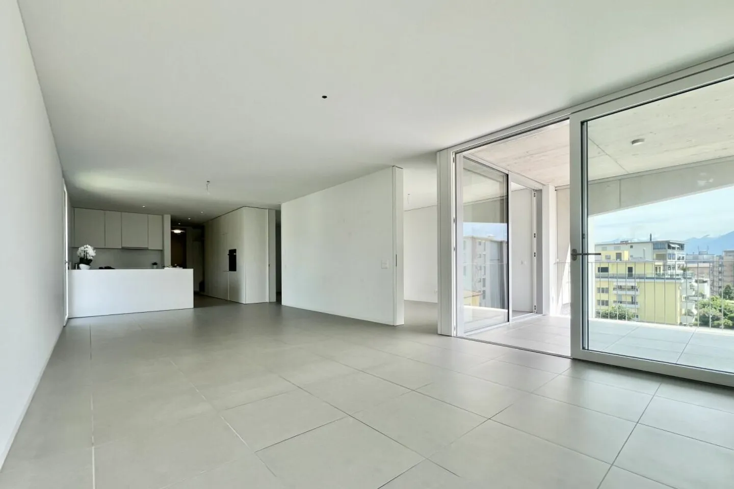 Appartamento soleggiato di 3,5 locali in un piccolo palazzo in posizione centrale - Foto 10 di 13