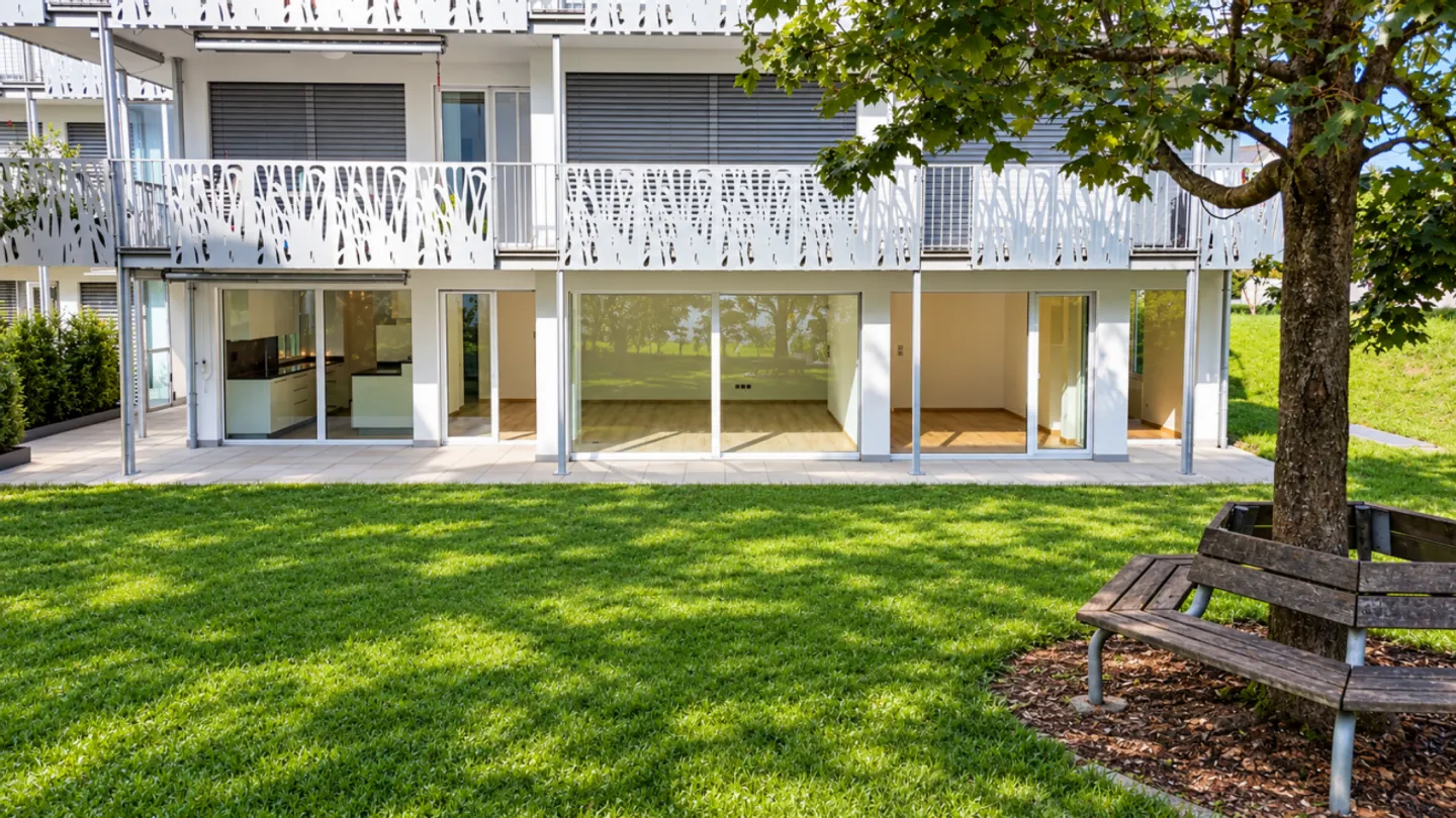 Ampio appartamento con giardino di 5,5 locali a Ehrendingen - Foto 2 di 13