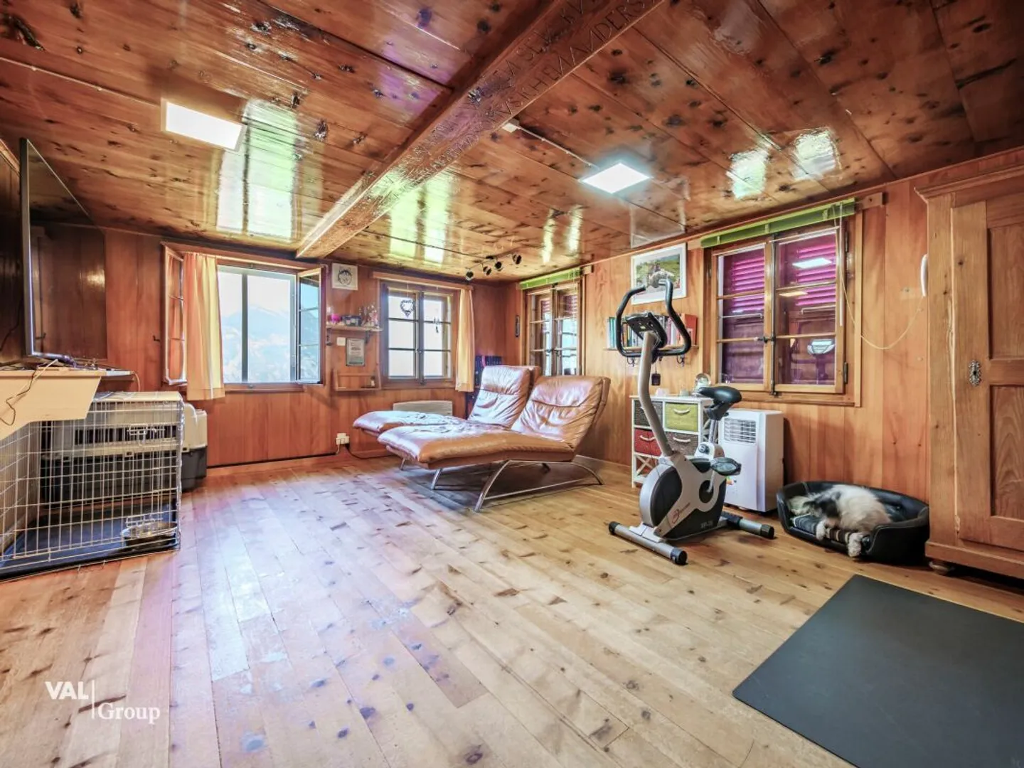 Affascinante casa residenziale con fienile convertito e ulteriore potenziale di sviluppo - Foto 2 di 13