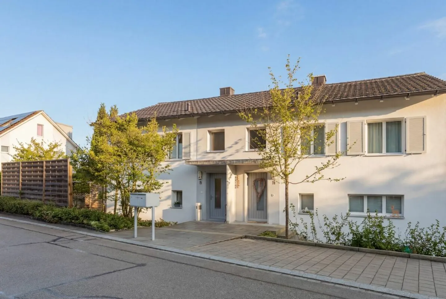 Charming & well-maintained house in Weisslingen ZH - Photo 2 of 8