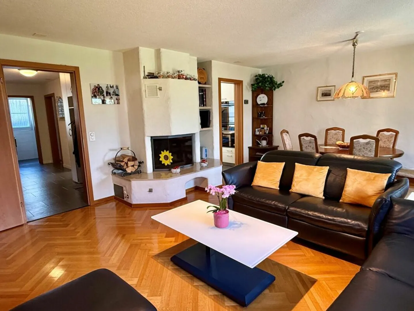 Maison semi-détachée de 7,5 pièces dans un quartier résidentiel calme - Photo 3 sur 7