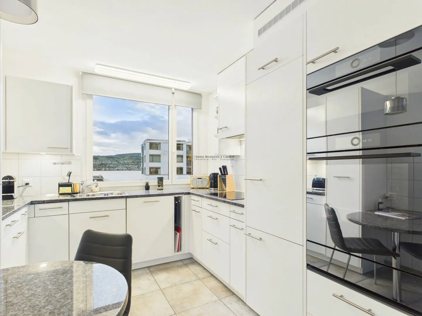 Exclusive Penthouse Apartment with Lake View in Prime Location - Photo 6 of 13