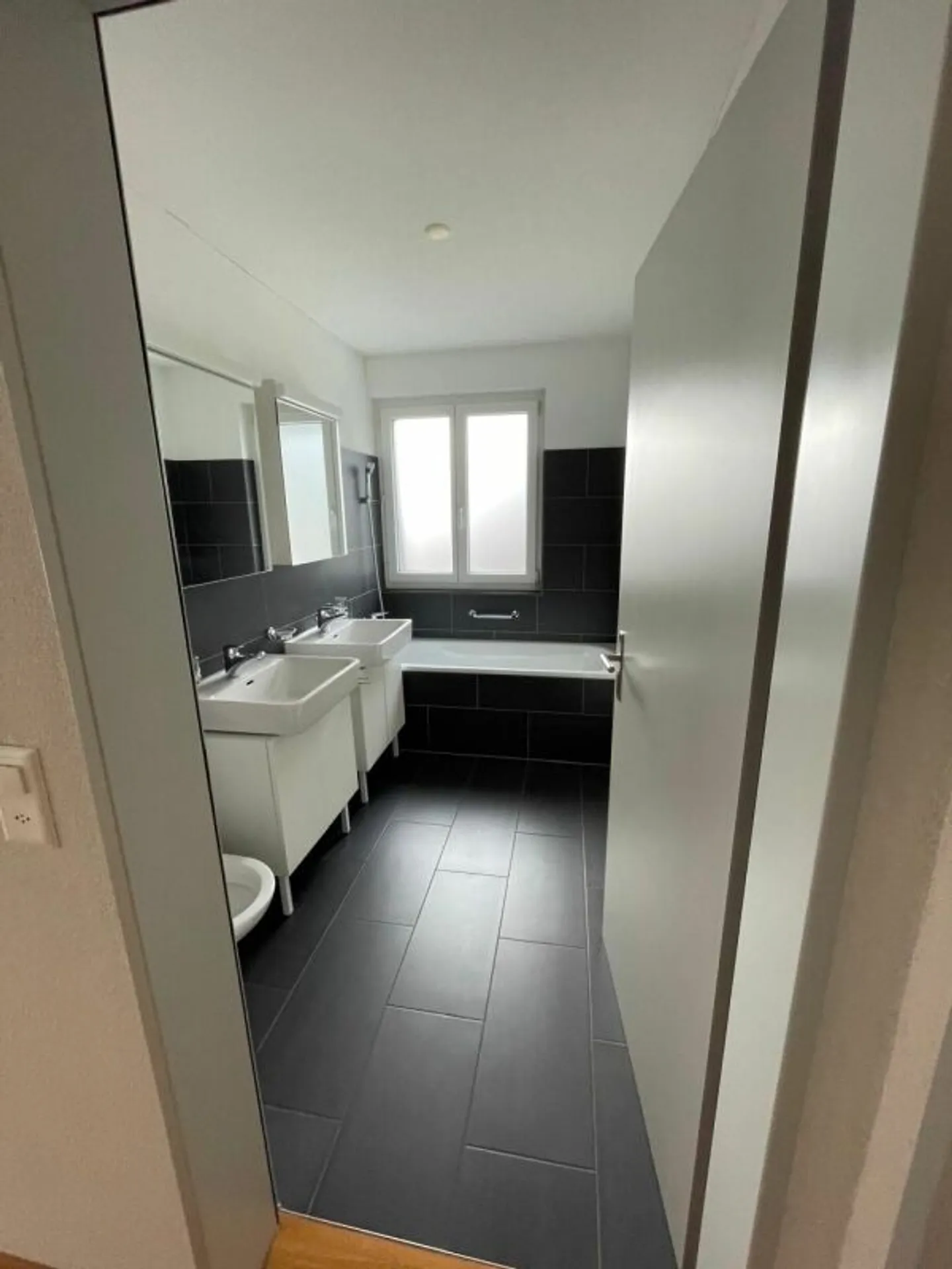 Appartement en attique ensoleillé avec grande terrasse - Photo 6 sur 10