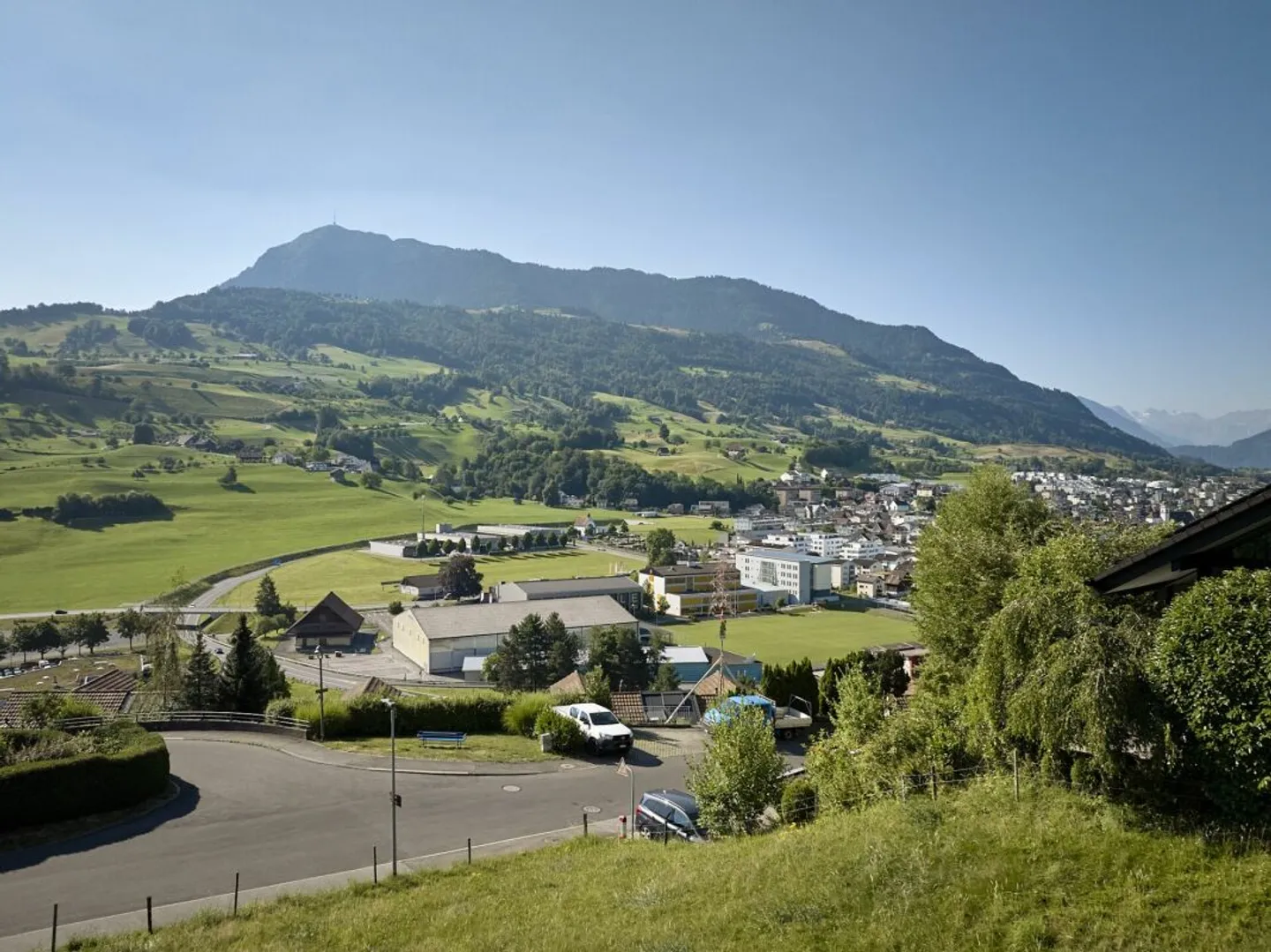 Baulandparzelle mit Berg- und Seesicht - Foto 9 di 9
