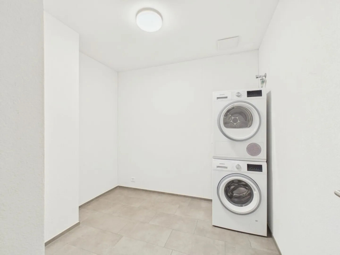 Geräumige 4.5-Zimmer-Wohnung mit Balkon und Garage in Menziken - Photo 5 of 10