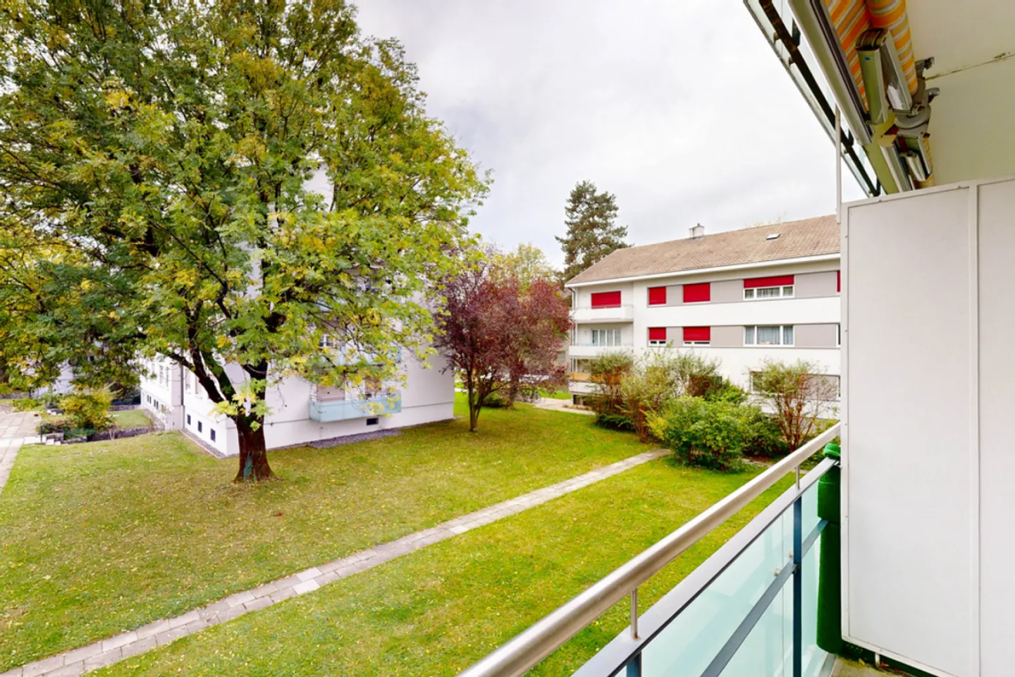 Helle Wohnung mit Waschtrockner - Foto 4 von 11