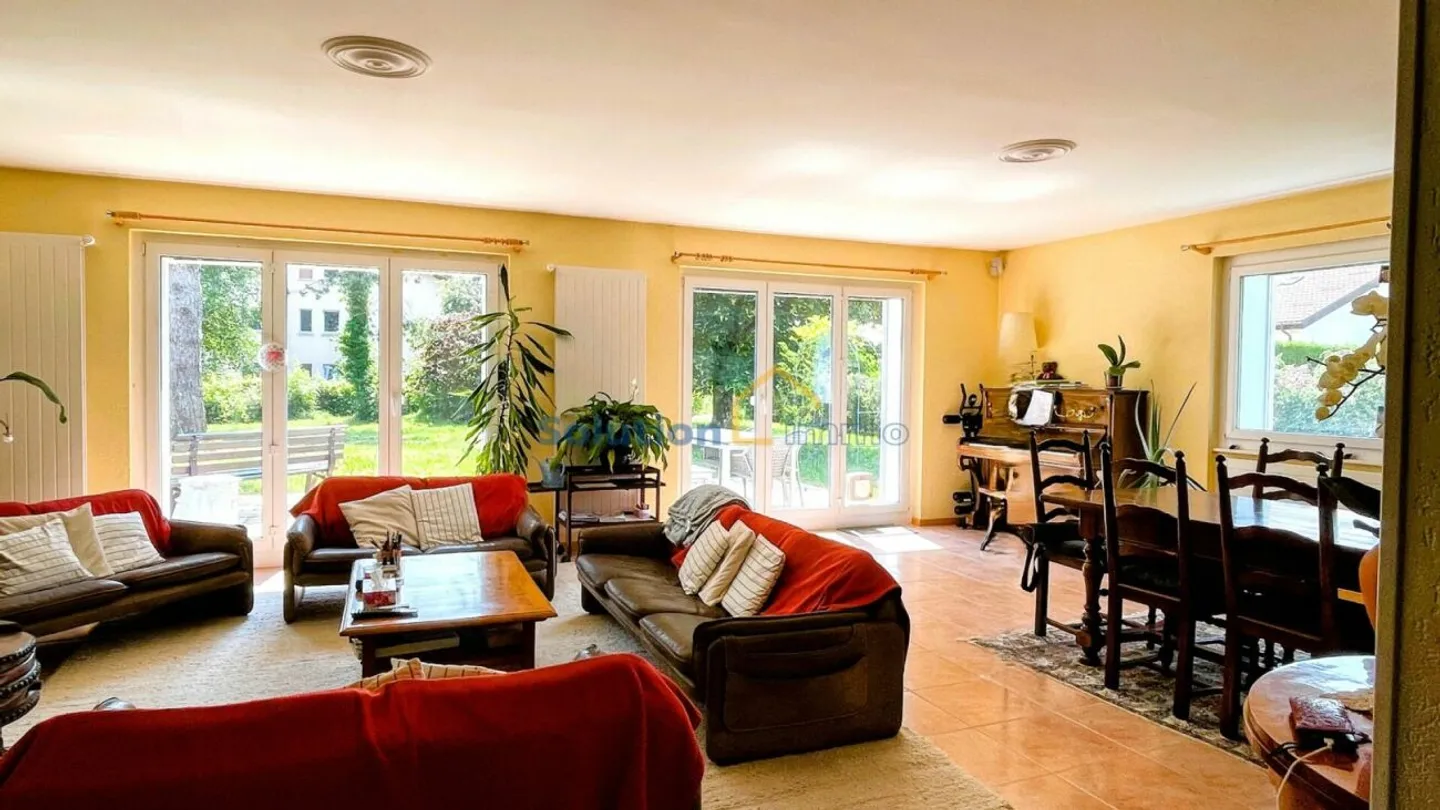 Affascinante edificio di 3 appartamenti con splendido giardino - Foto 8 di 13