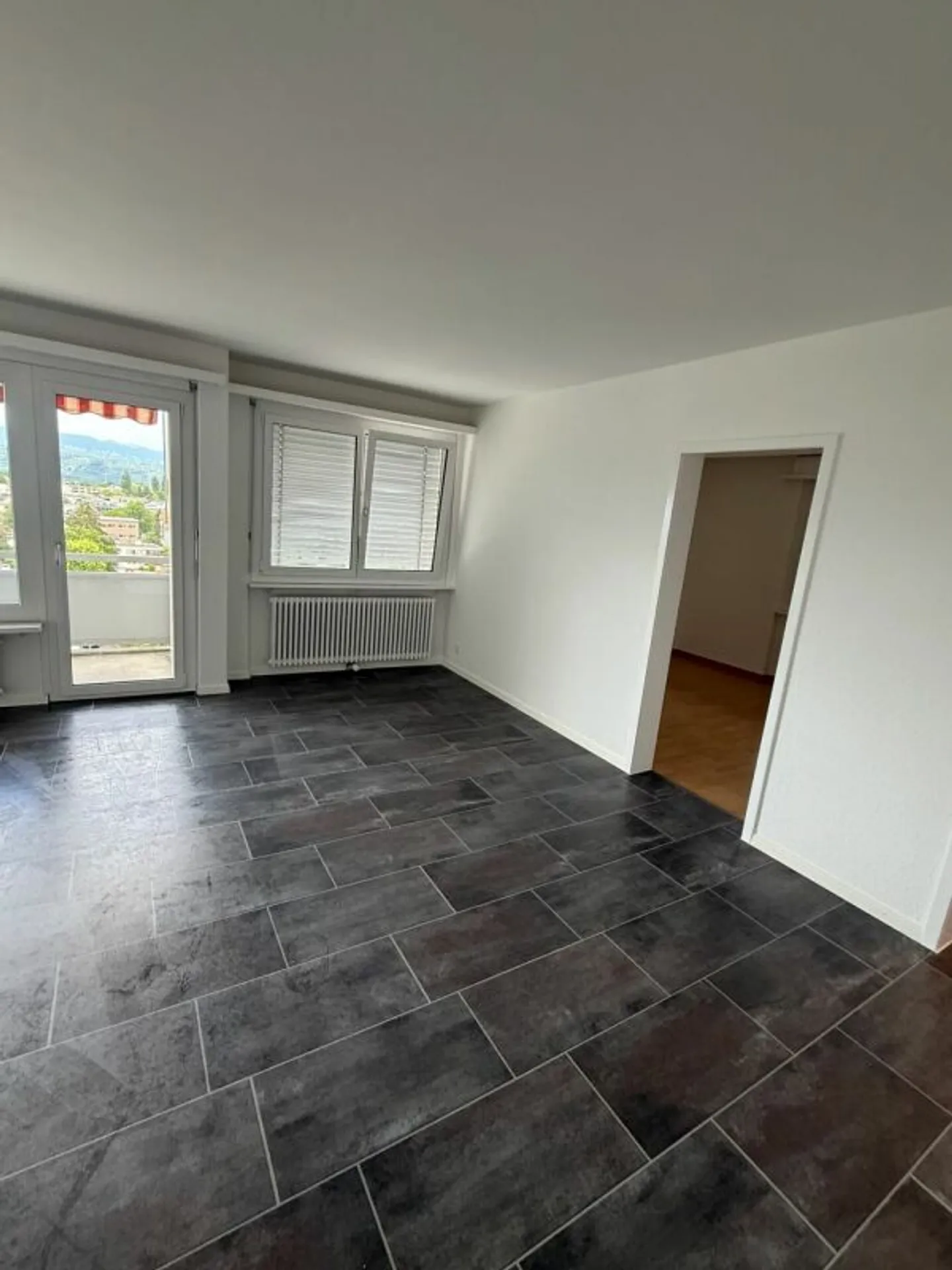 Moderne und helle 2-Zimmer-Wohnung in Lyss - Photo 6 of 7