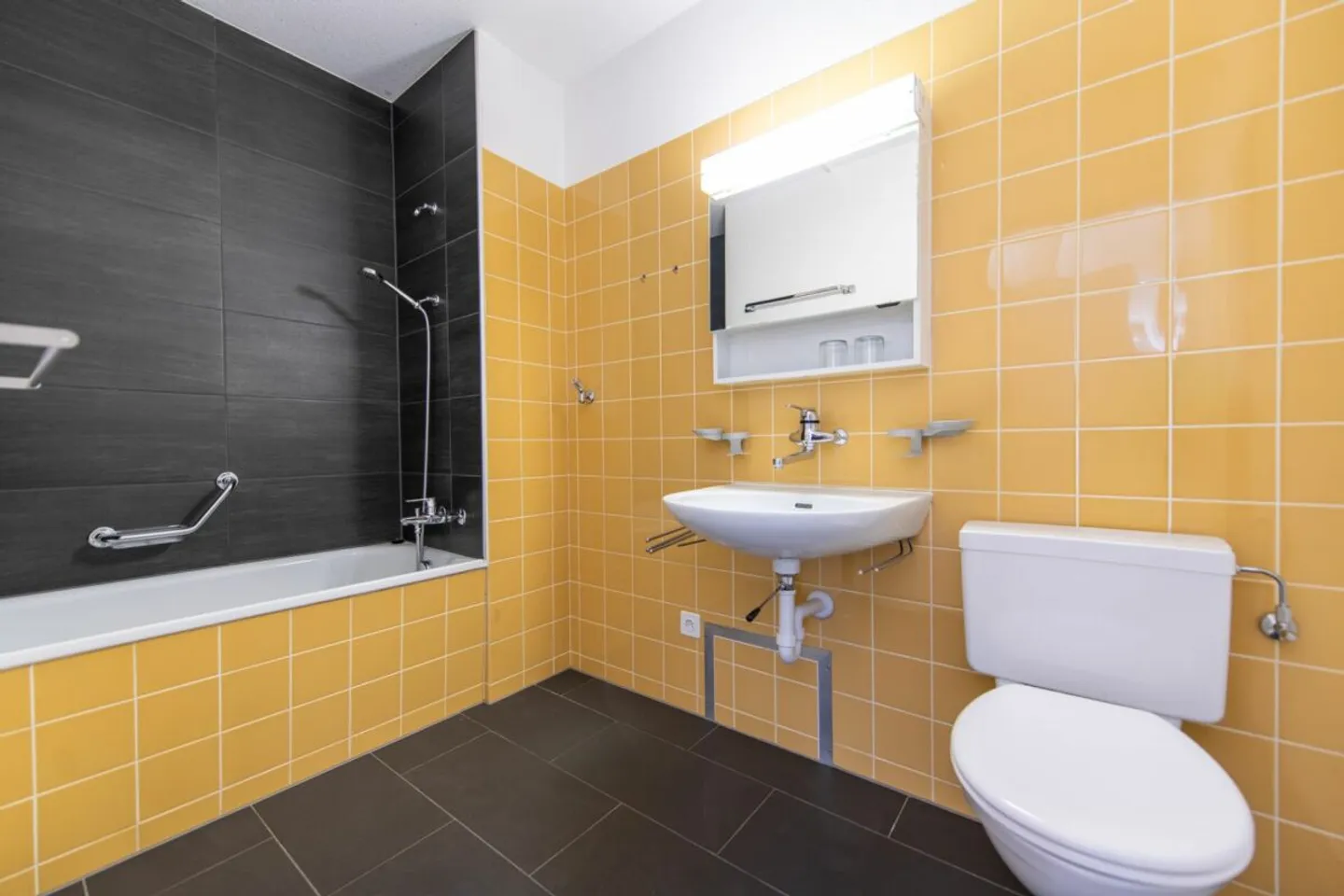 Living in a city-close location of Bern - bright and central 4.5-room apartment with elevator - Photo 8 of 13